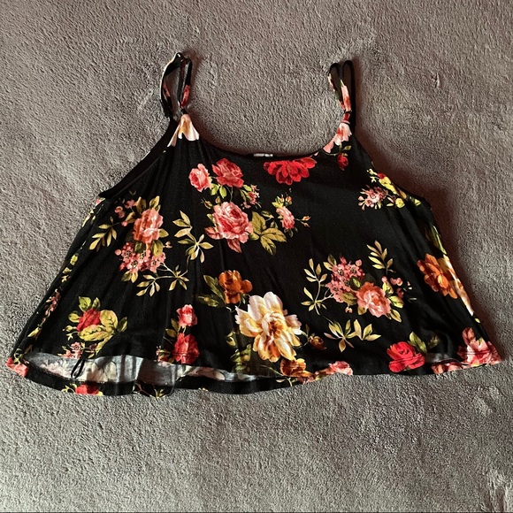 FLOWERS FLOWY SPAGHETTI STRAP CROP TOP • AMBIANCE - Picture 2 of 2